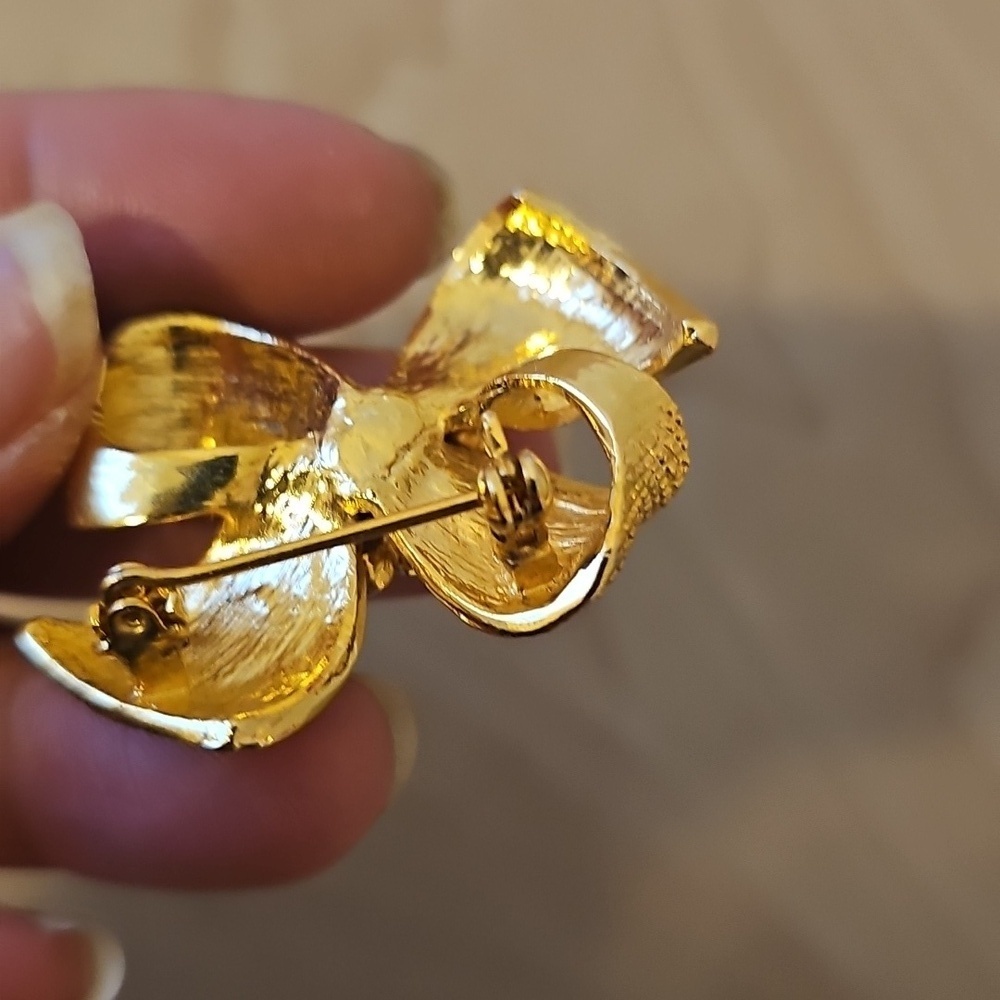 Flower Brooch - Picture 2 of 2